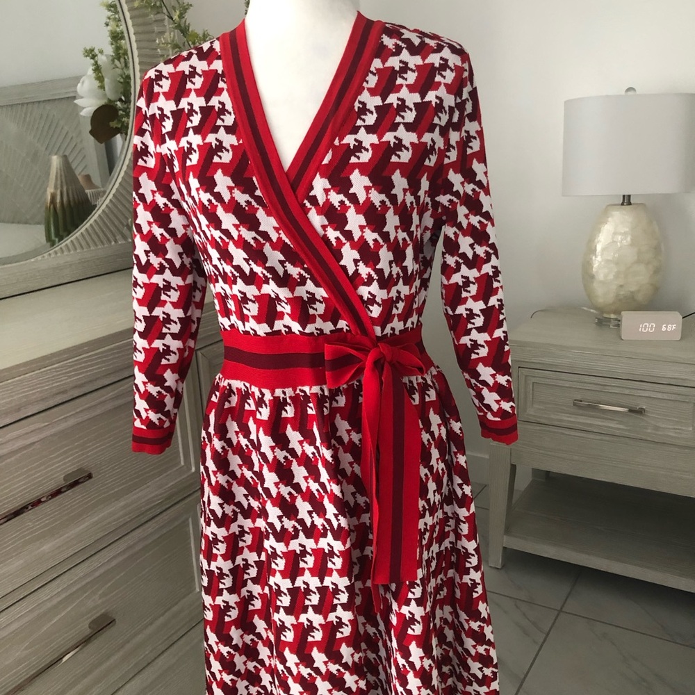 New York & Company Red and White Patterned Midi Dress - Picture 5 of 6